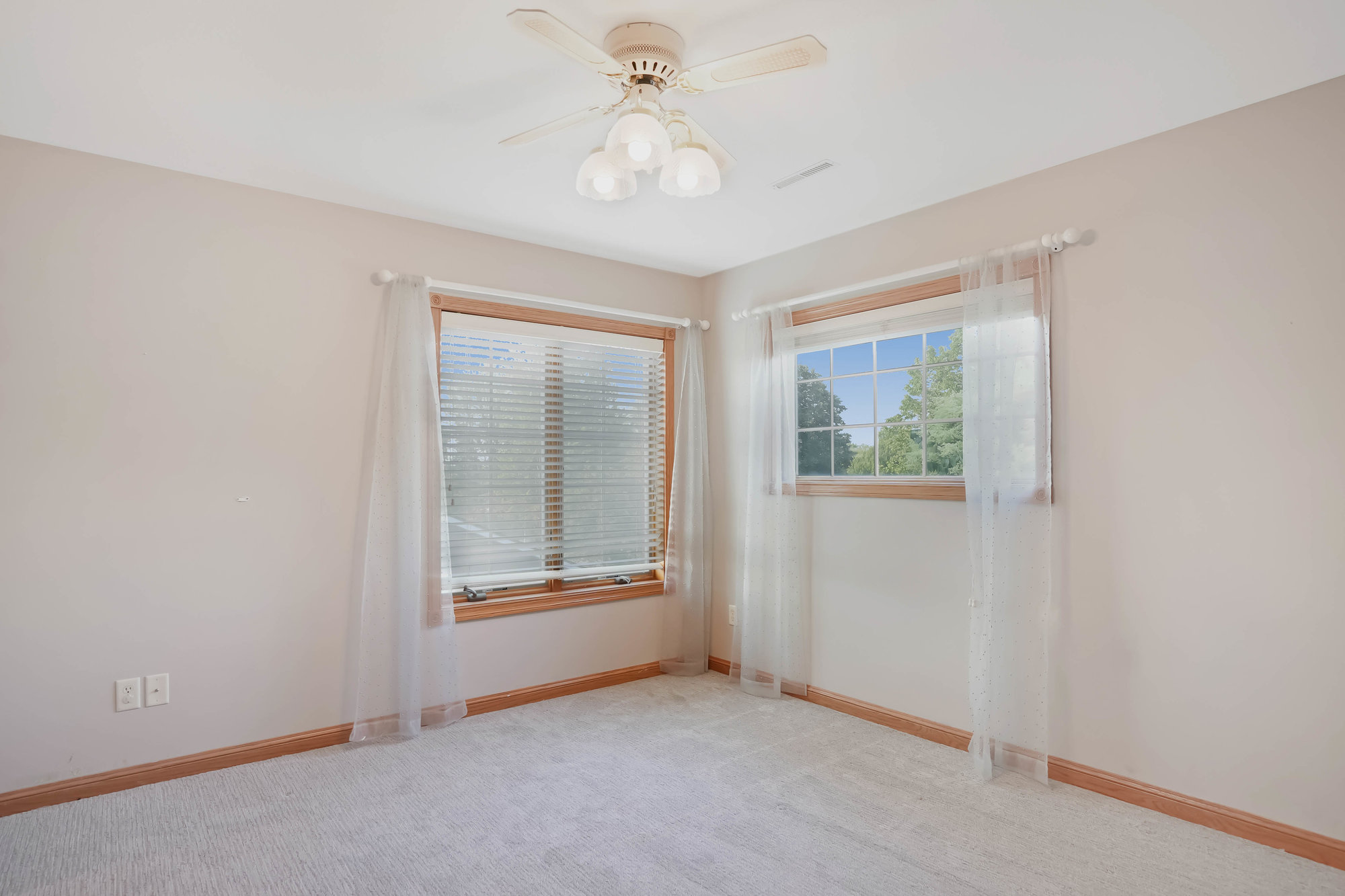 Looking for the perfect home for entertaining? 4129 Tiffany Lane is THE home for you!